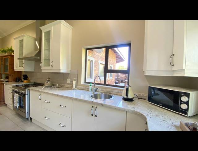 7 BEDROOM FREEHOLD FOR SALE IN SIGNAL HILL